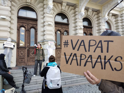 vapa t vapaaksi